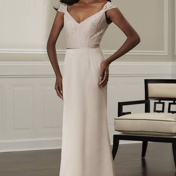 NWT Christina Wu Celebrations Formal Lace and Satin Maxi dress Sz 8 - Picture 2 of 10